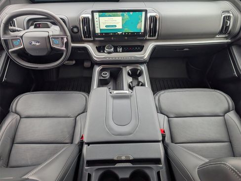 New 2025 Ford Expedition Max Platinum w/ Driver's Package image 5