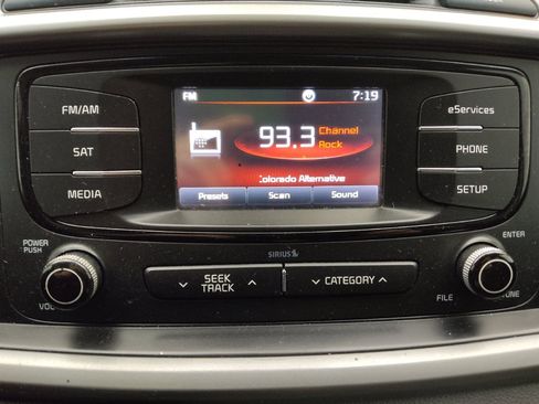 Used 2016 Kia Sorento FWD image 25