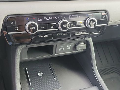 Certified 2025 Honda Pilot Touring image 27