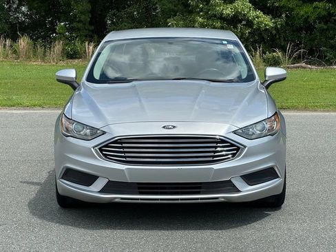 Used 2018 Ford Fusion SE w/ Fusion SE Technology Package FWD image 11