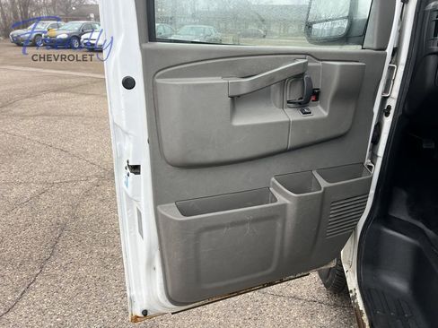 Used 2016 Chevrolet Express 3500 RWD image 13
