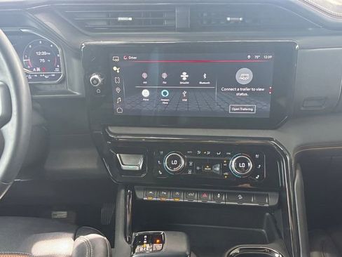 Used 2024 GMC Sierra 1500 AT4 w/ Technology Package AWD/4WD image 4