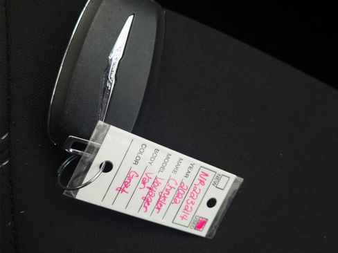 Used 2022 Chrysler Voyager LX image 23