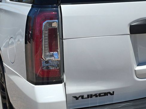 Used 2018 GMC Yukon Denali w/ Denali Ultimate Package AWD/4WD image 38