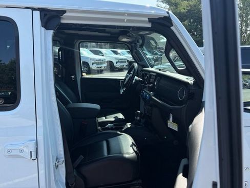 Used 2023 Jeep Wrangler Unlimited Sahara w/ Cold Weather Group AWD/4WD image 28