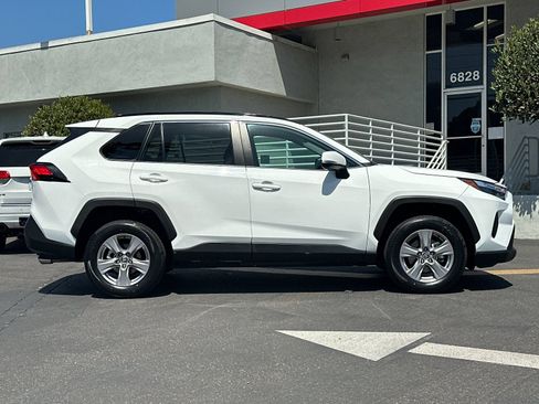 Used 2025 Toyota RAV4 XLE FWD image 6