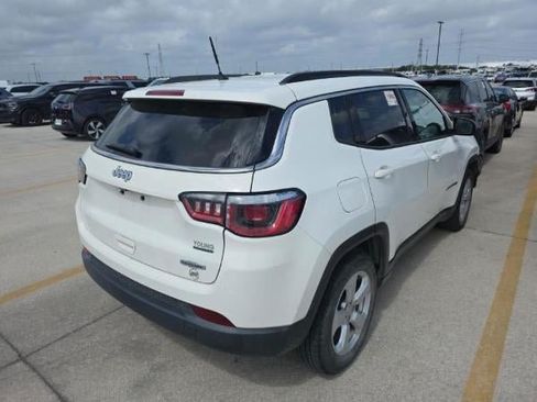 Used 2018 Jeep Compass Latitude FWD image 4