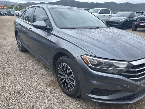 Used 2019 Volkswagen Jetta SE image 3