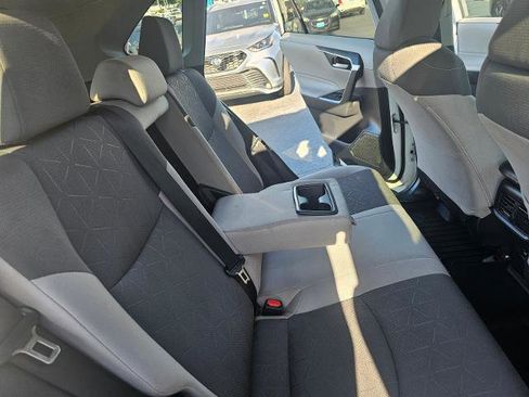 Used 2021 Toyota RAV4 XLE w/ Convenience Package FWD image 46