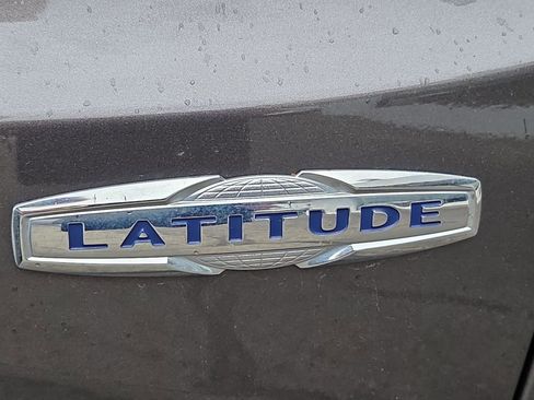 Certified 2020 Jeep Renegade Latitude w/ Cold Weather Group AWD/4WD image 25