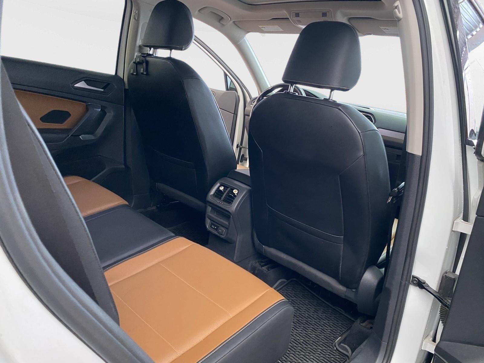 Used 2019 Volkswagen Tiguan SE w/ Panoramic Sunroof Package AWD/4WD image 11