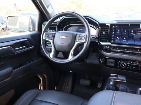 Used 2024 Chevrolet Silverado 1500 LTZ w/ Z71 Off-Road Package AWD/4WD image 15