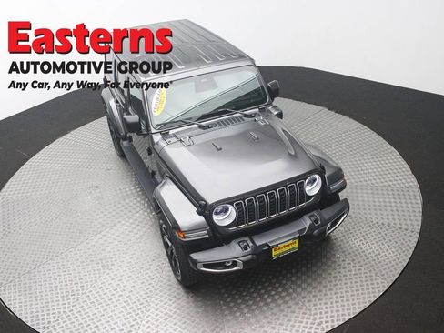 Used 2025 Jeep Wrangler Unlimited Sahara AWD/4WD image 3