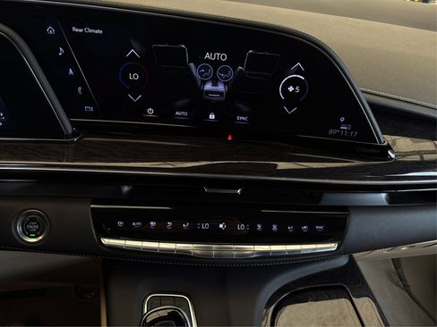 Used 2023 Cadillac Escalade ESV Premium Luxury w/ LPO, Illumination Package AWD/4WD image 25