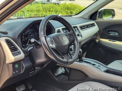 Used 2022 Honda HR-V LX image 9