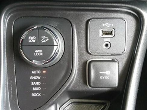 Used 2020 Jeep Compass Trailhawk w/ Cold Weather Group image 43