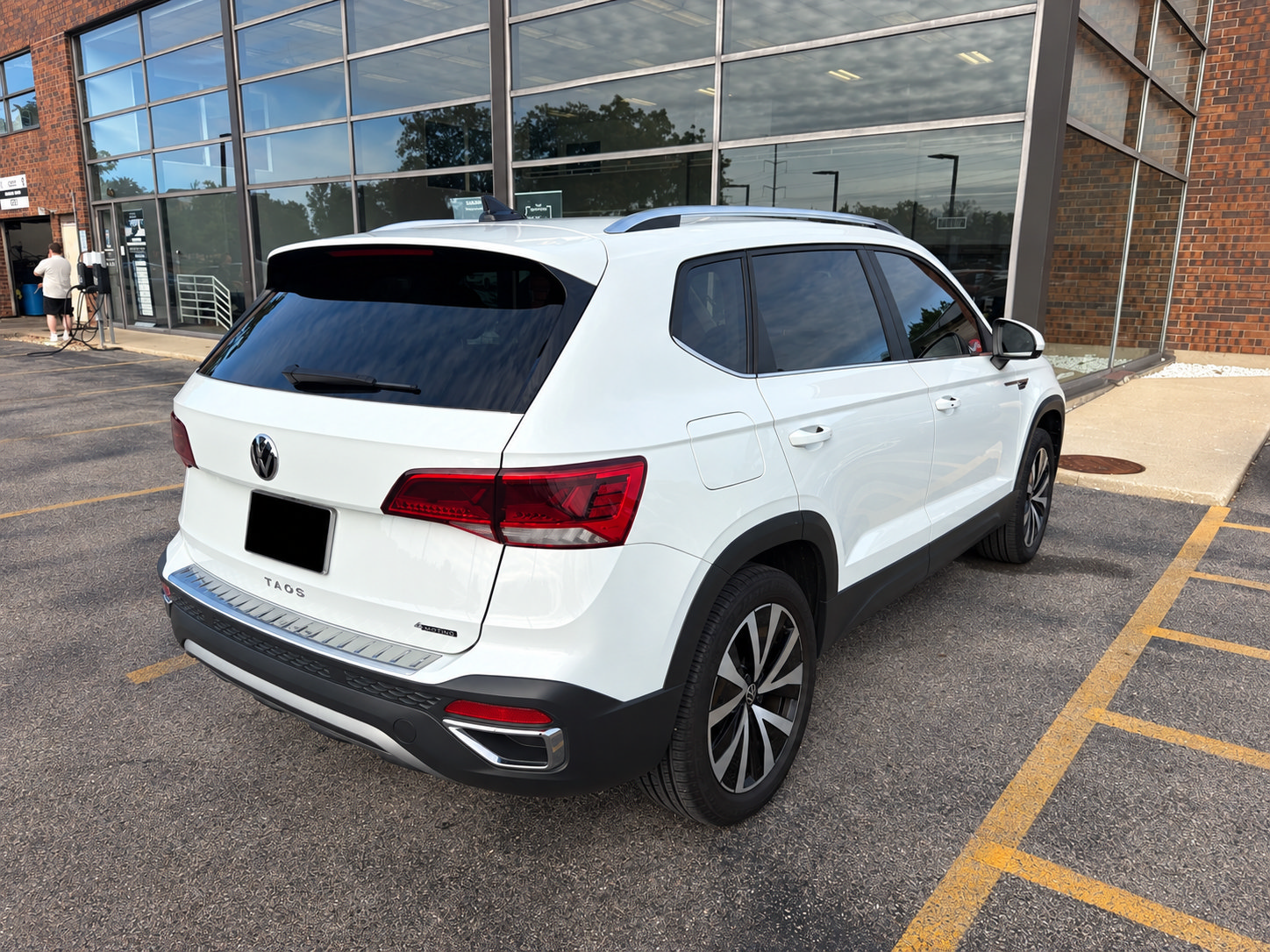 Used 2022 Volkswagen Taos SE AWD/4WD image 9