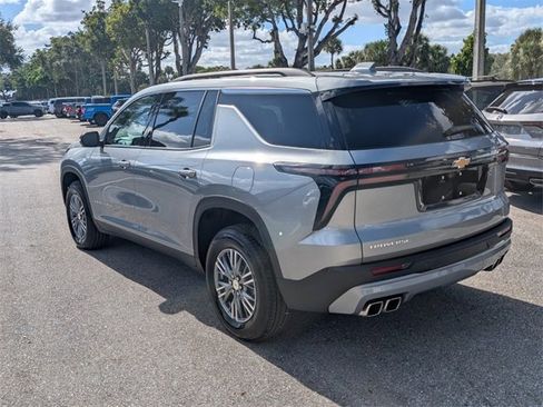 Certified 2025 Chevrolet Traverse LT w/ Driver Confidence Package image 10