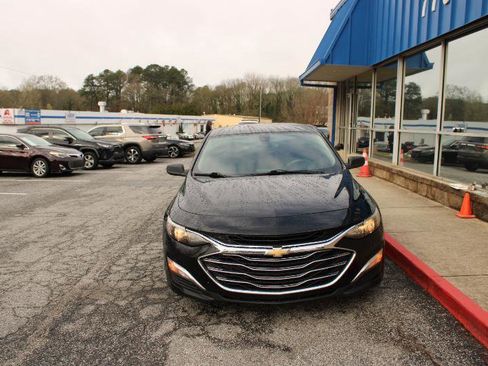 Used 2019 Chevrolet Malibu LS image 2