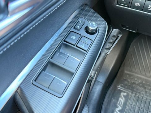 Used 2021 Toyota Venza Limited image 18