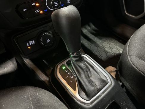 Used 2021 Jeep Renegade Sport AWD/4WD image 27