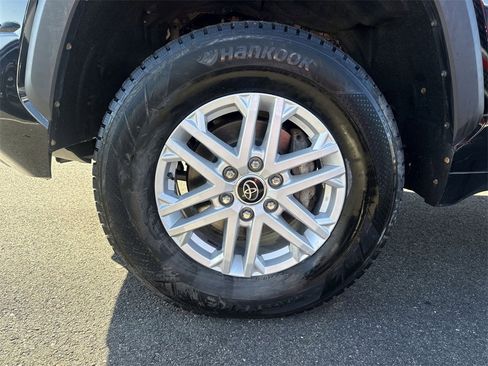 Used 2022 Toyota Tundra SR5 w/ SR5 Convenience Package image 8