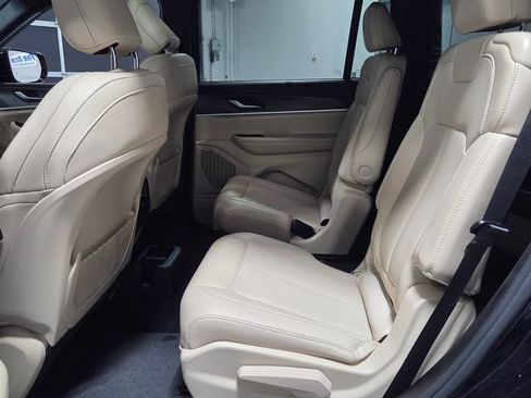 Used 2023 Jeep Grand Cherokee L Limited w/ Luxury Tech Group II RWD image 6