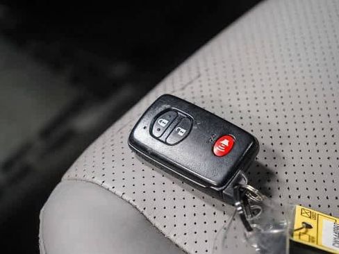 Used 2012 Toyota RAV4 Limited w/ Navigation Value Pkg image 28