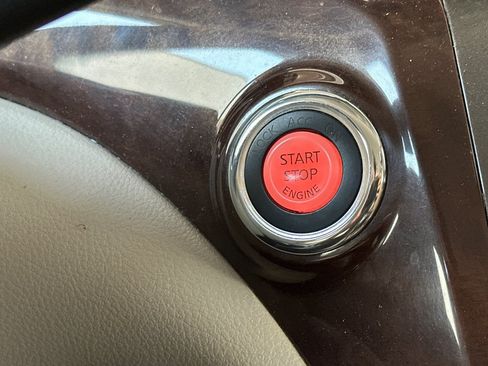 Used 2015 Nissan Quest SL w/ Value Cargo Package FWD image 25