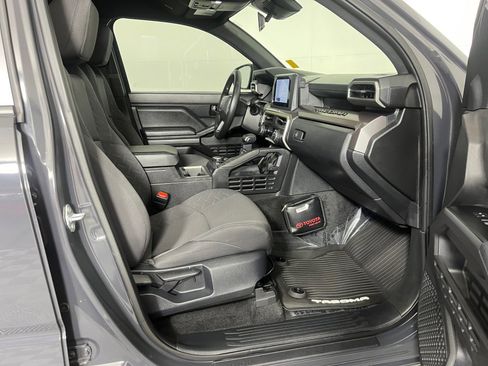 Certified 2025 Toyota Tacoma SR5 image 31