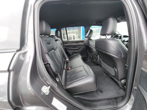 Used 2024 Jeep Grand Cherokee Limited image 17