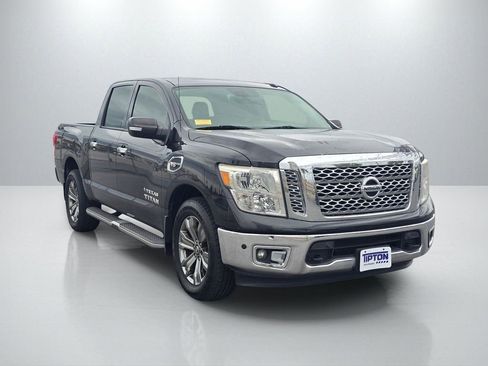 Used 2017 Nissan Titan SV AWD/4WD image 3
