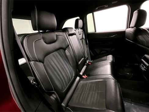 Used 2024 Jeep Grand Cherokee Altitude image 21