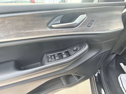 Used 2023 Jeep Grand Cherokee Limited AWD/4WD image 13