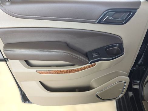 Used 2019 Chevrolet Suburban Premier image 25