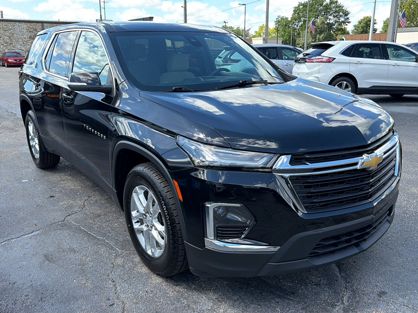 Used 2022 Chevrolet Traverse LS FWD image 1