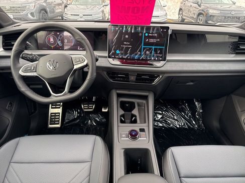 New 2025 Volkswagen Tiguan SE R-Line image 11