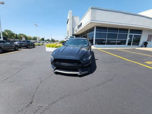 Used 2017 Ford Mustang GT Premium w/ GT Performance Package RWD image 4