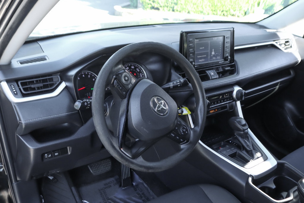 Used 2021 Toyota RAV4 LE FWD image 17