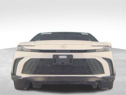 Used 2025 Toyota Camry SE FWD image 2