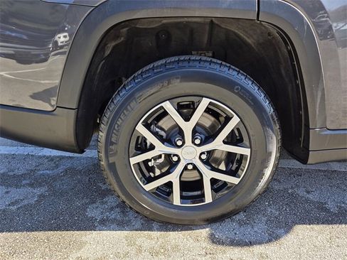 Used 2024 Jeep Grand Cherokee L Limited w/ Luxury Tech Group II image 24