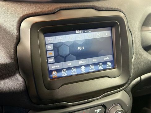 Used 2020 Jeep Renegade Altitude AWD/4WD image 16