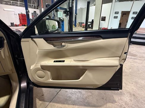 Used 2013 Lexus ES 350 w/ Premium Pkg image 21