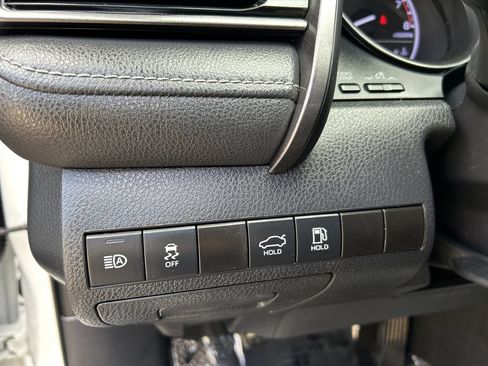 Used 2021 Toyota Camry SE FWD image 12