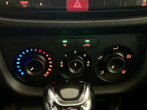 Used 2022 RAM ProMaster City Tradesman FWD image 11