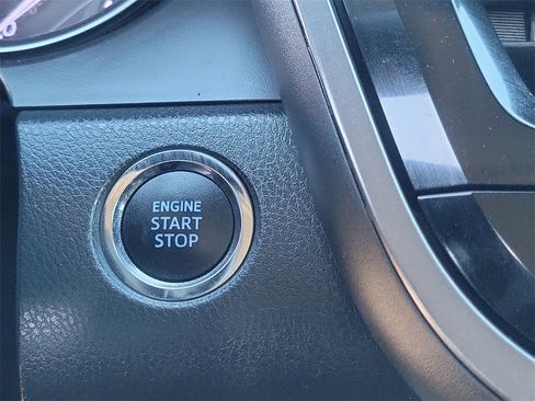 Used 2021 Toyota Camry SE image 11