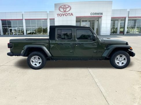 Used 2022 Jeep Gladiator Sport AWD/4WD image 12