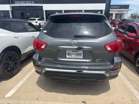 Used 2017 Nissan Pathfinder SL AWD/4WD image 2