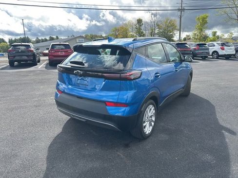 Used 2022 Chevrolet Bolt EUV LT w/ Comfort Package image 8
