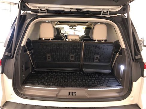 Used 2024 Lincoln Navigator Reserve image 8